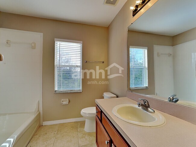 Building Photo - 15534 Lake Bella Vista Dr