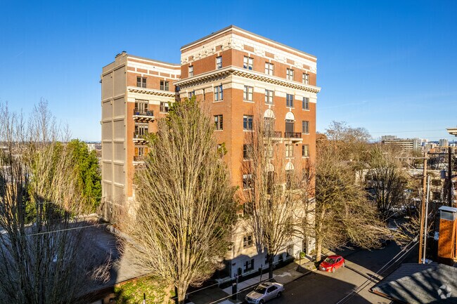Primary Photo - 2141 NW Davis St
