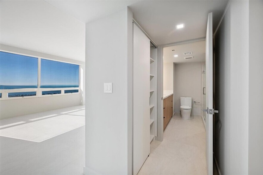 Building Photo - 1541 Brickell Ave