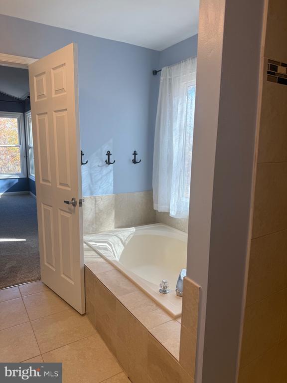 Building Photo - 10021 Windridge Dr