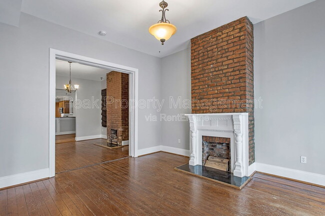 Building Photo - 2122 E Marshall St