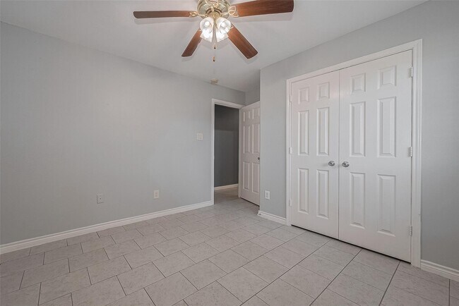 Building Photo - 9631 Highland Pointe Dr