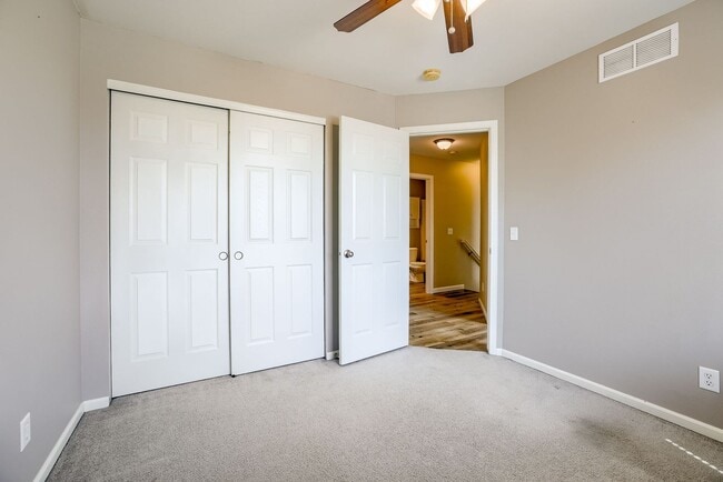 Building Photo - Charming Multi-Level Near Parks and Lakes!!