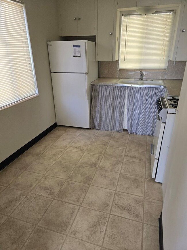 Building Photo - Spacious One Bedroom right by the Capitol