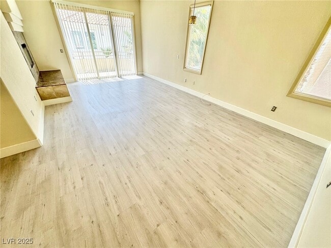 Building Photo - 8753 Rainbow Ridge Dr