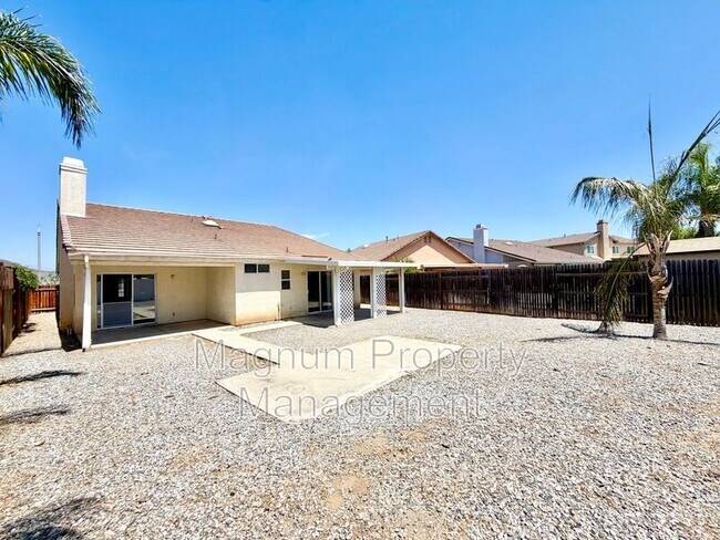 Building Photo - 27071 School Park Dr