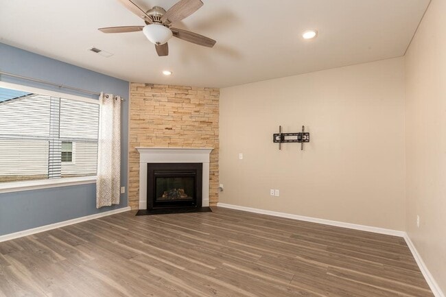 Building Photo - 5700 Redgum Dr