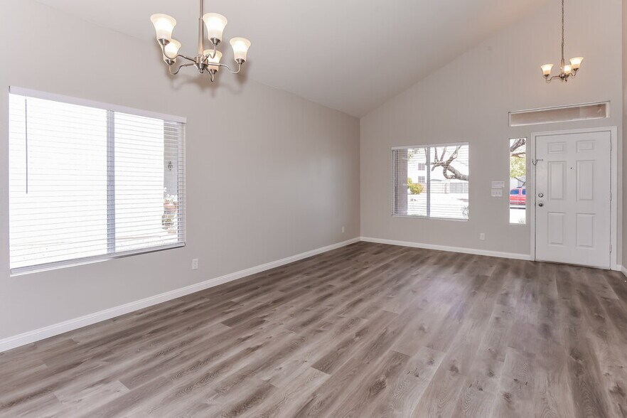 Building Photo - 6033 Highland Gardens Dr