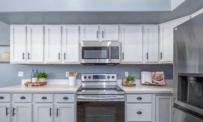 Building Photo - 4 Bedrooms • Single Level • Prime Meridian Location