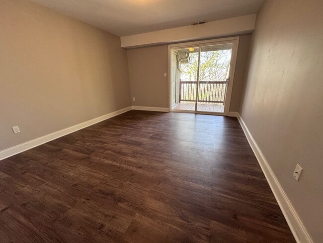 Building Photo - Central AVL Condo - Huge Deck, Views and Community Pool