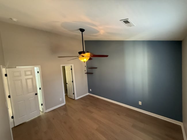 Building Photo - 235 Frontier Dr