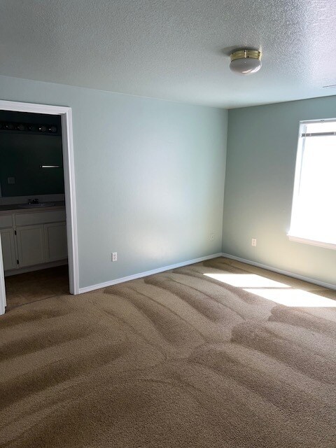 Building Photo - 13800 NE 65th St