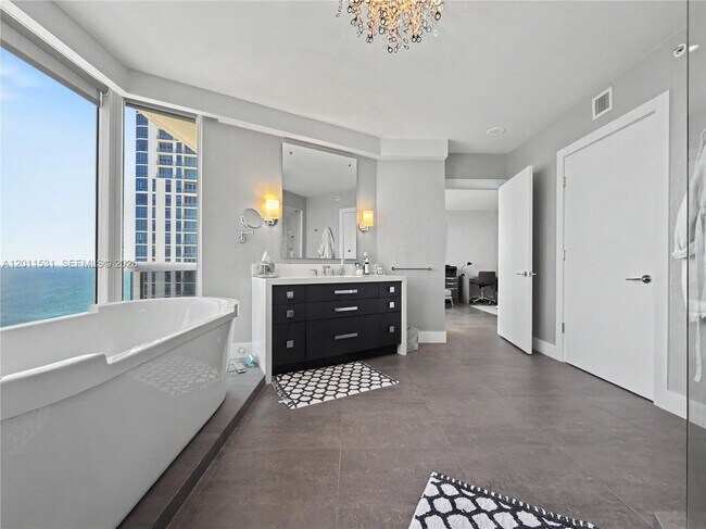 Building Photo - 17555 Collins Ave