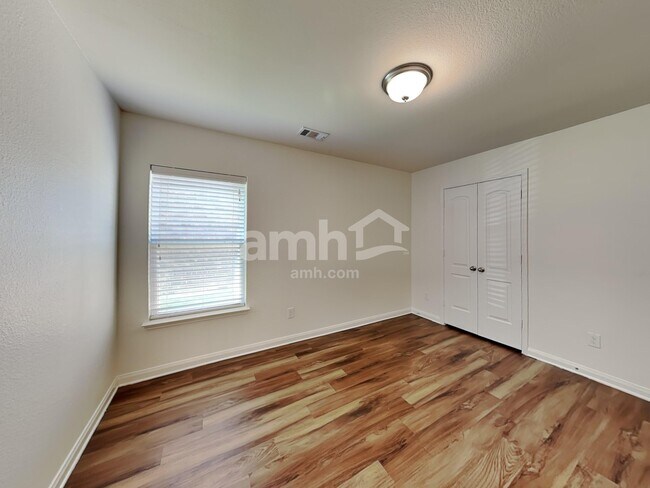 Building Photo - 4616 Beaver Creek Ave