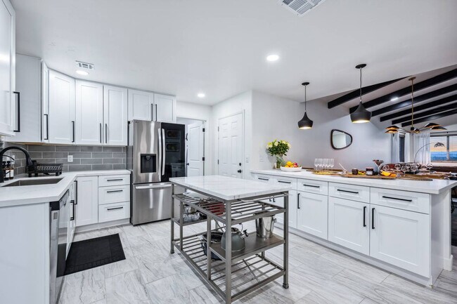 Building Photo - 131 Mescal Loop