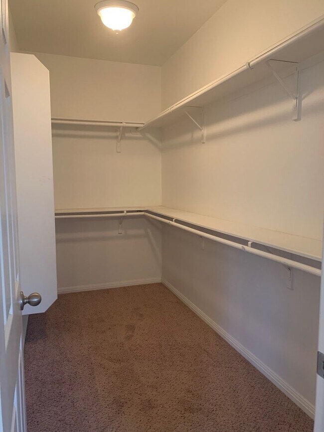 Building Photo - 1904 W 42nd St