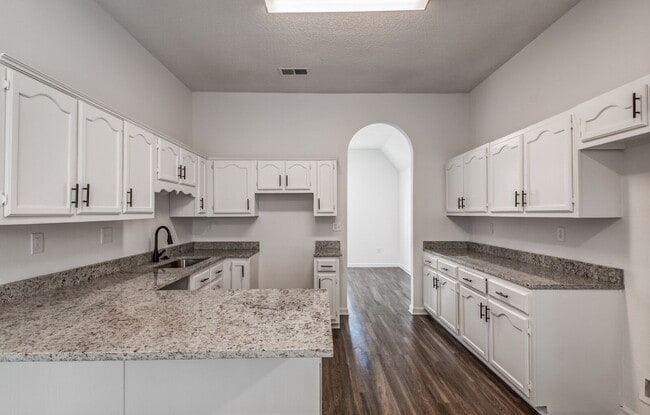 Building Photo - 5624 Annandale Dr