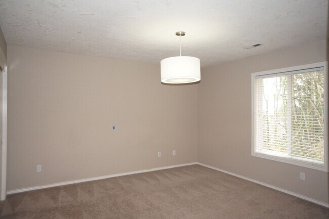 Building Photo - NW Portland Forest Heights Beauty. Flat backyard!