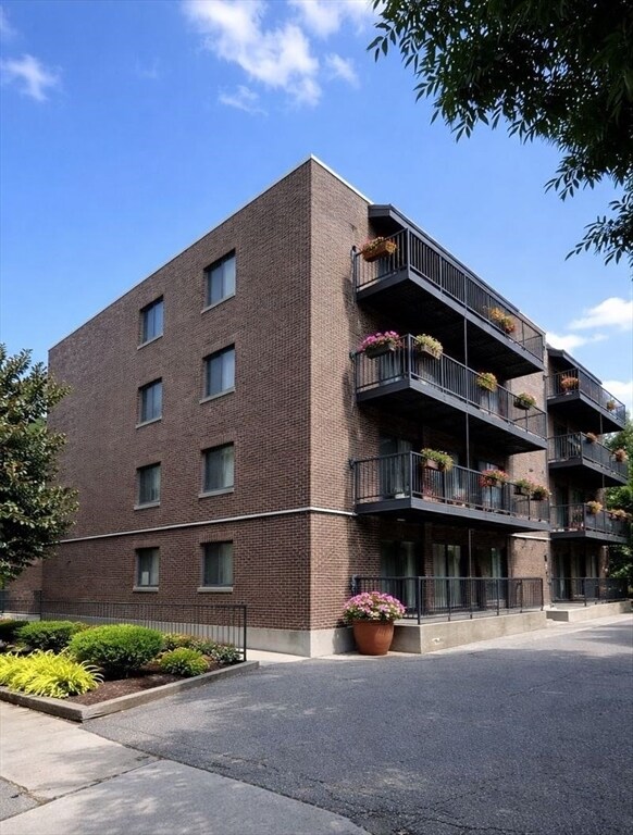 Building Photo - 24 Highland Ave