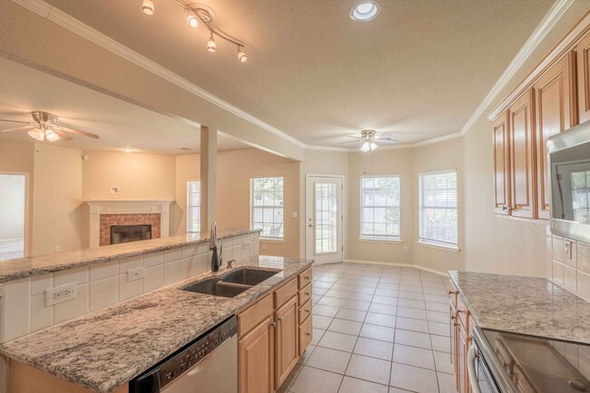 Building Photo - Stunning 4 Bed 3 Bath Home in Jenks!