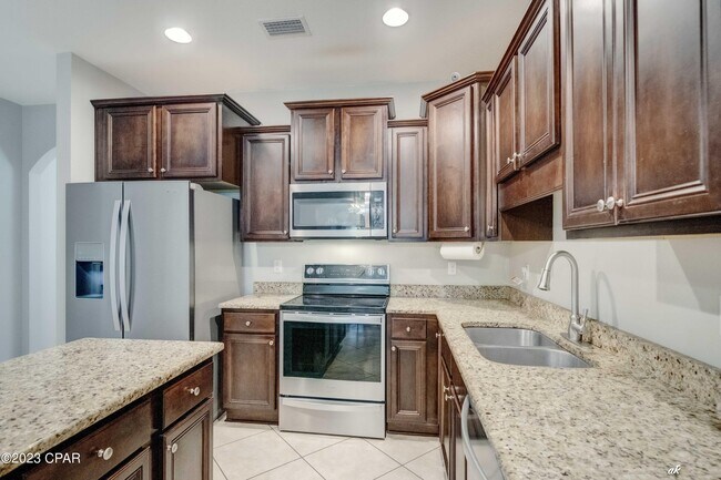 Building Photo - 4018 Brook Stone Dr