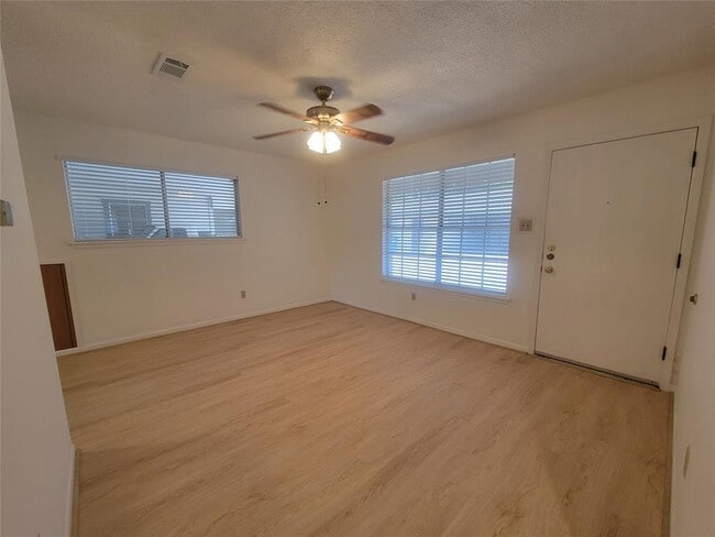 Building Photo - 5804 Nassau Dr