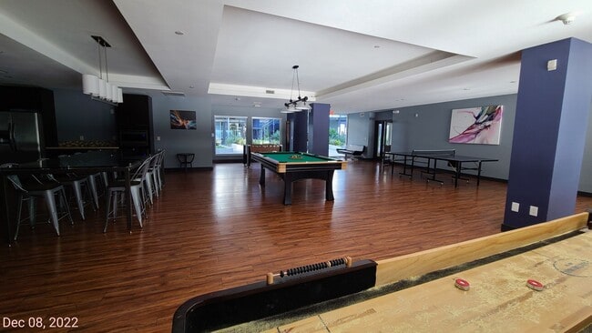 Building Photo - 2 Bedroom Condo located in Park House.