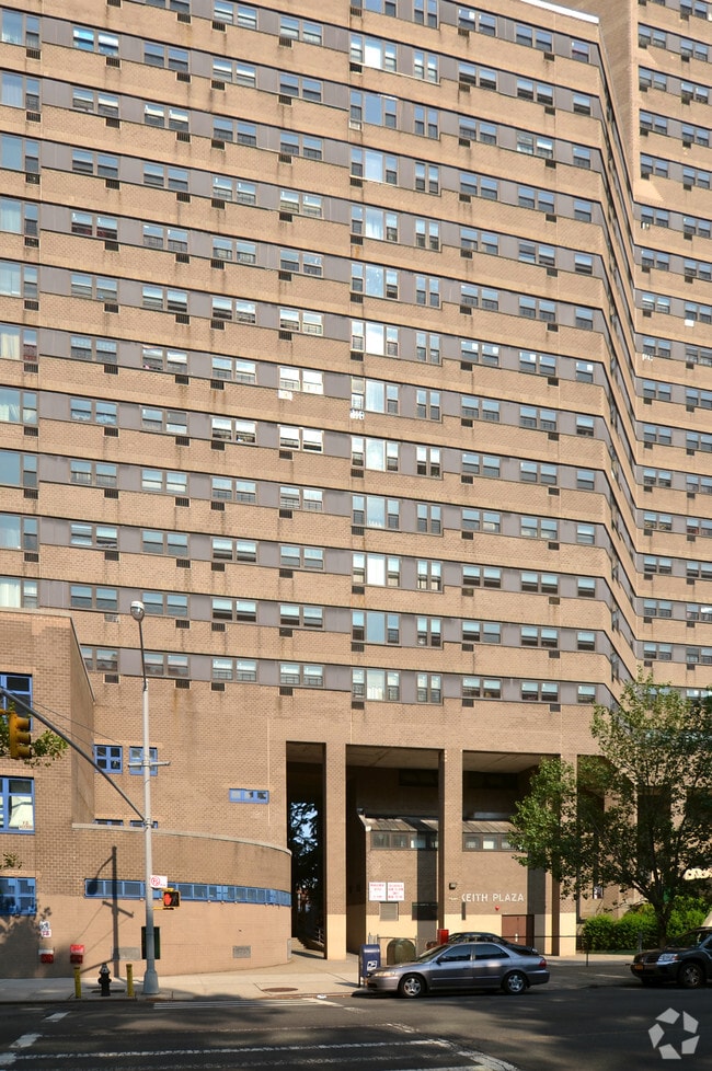 Building Photo - Keith Plaza