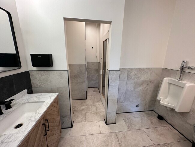 Building Photo - 18645 Hatteras St