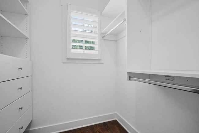 Building Photo - 313 Booth St