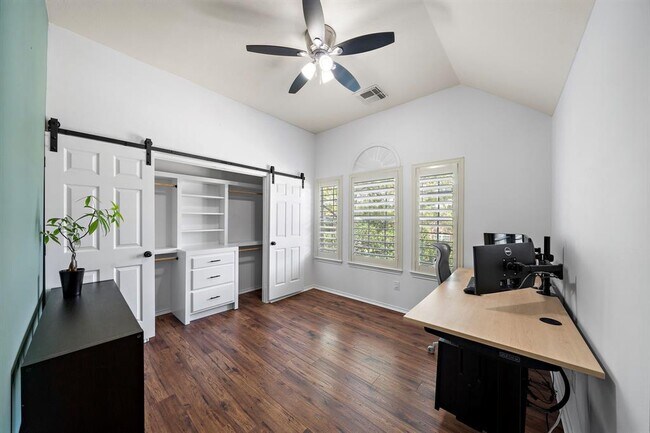 Building Photo - 3607 Chesapeake Ct