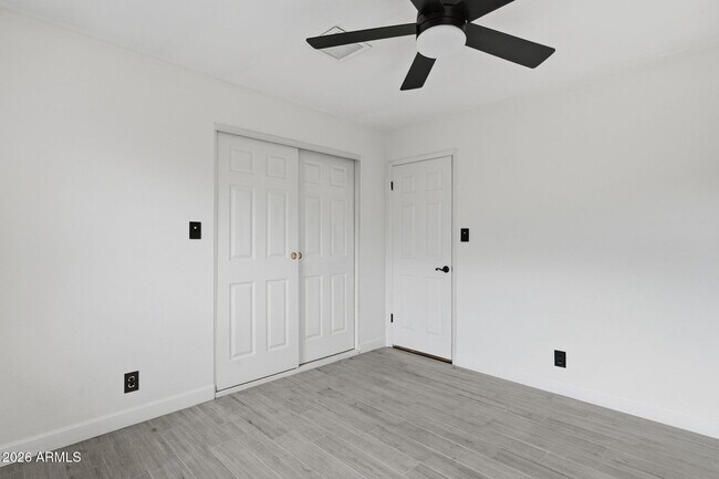 Building Photo - 8307 E Clarendon Ave