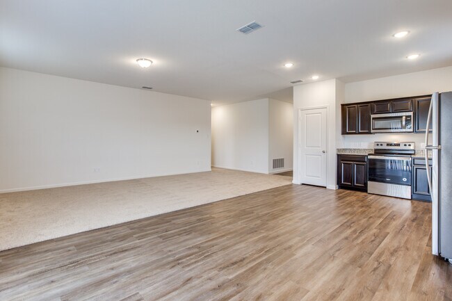 Building Photo - 1819 Wolf Run