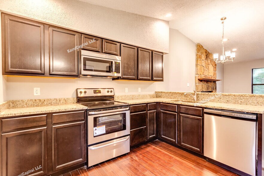 Building Photo - 8500 Olde Colony Trl