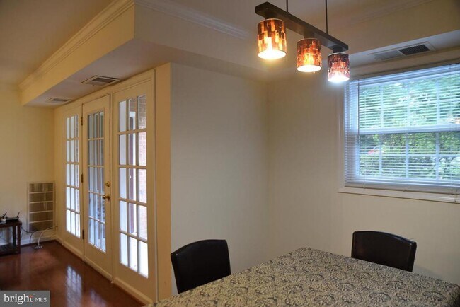 Building Photo - 3814 Lyndhurst Dr