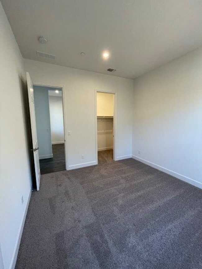 Building Photo - Fabulous Single Level 4 Bedroom in 95757