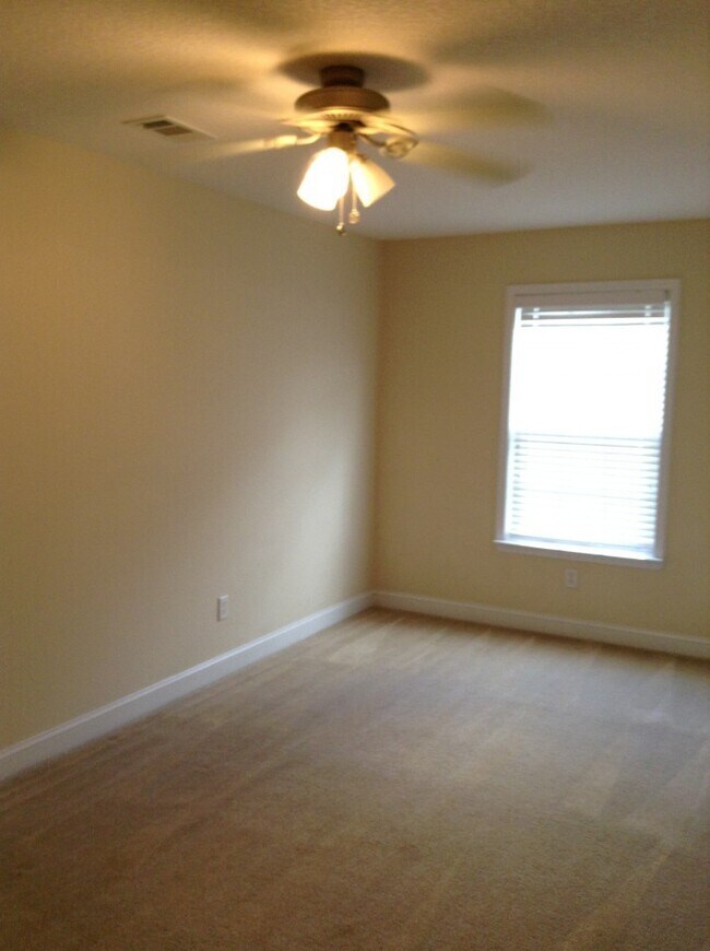 Building Photo - COMING AUGUST 2026! (No Pets)