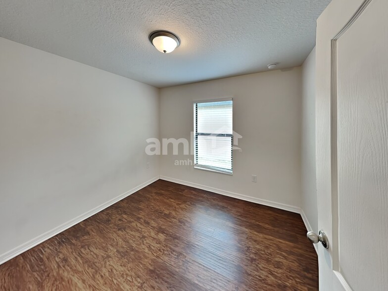 Building Photo - 1220 Brenton Leaf Dr
