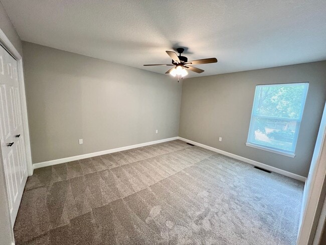 Building Photo - Newly Built 4 Bed/4.5 Bath in Central MHK