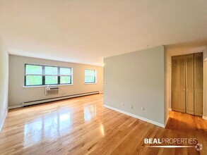 Building Photo - 510 W Briar Pl