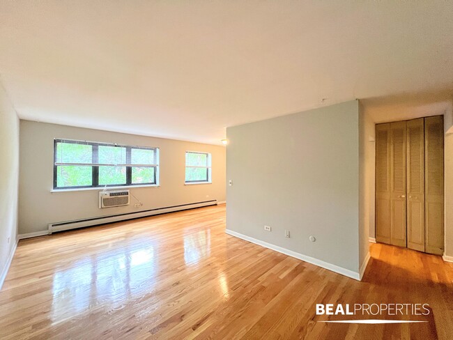 Primary Photo - 510 W Briar Pl