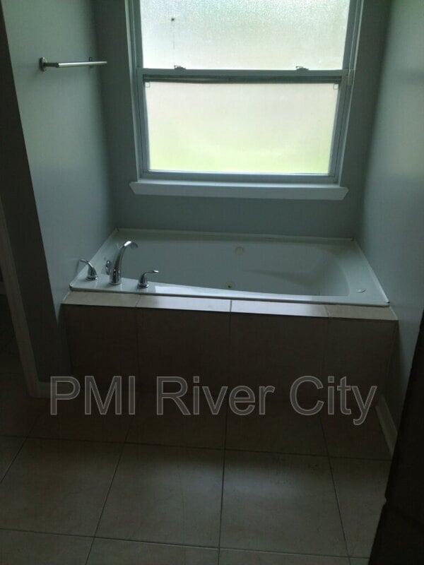 Building Photo - 818 Filmore Ln