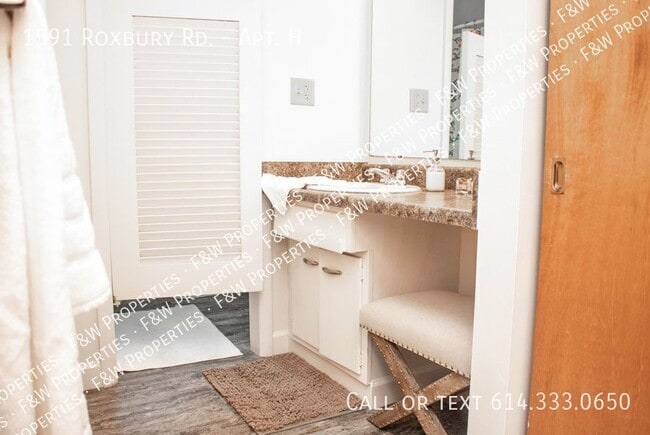 Building Photo - 1591 Roxbury Rd