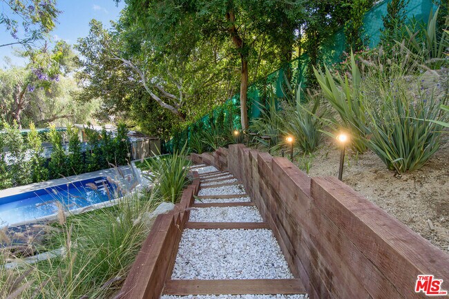 Building Photo - 4130 Parva Ave