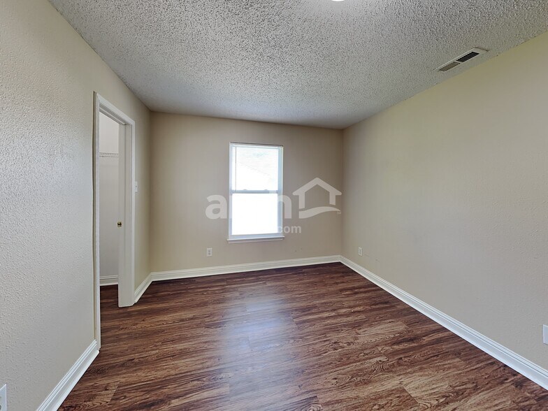 Building Photo - 6737 Amber Springs Way