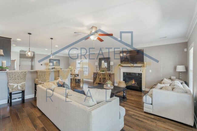 Building Photo - 129 Hackberry St