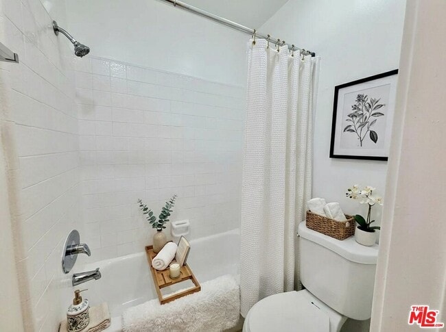 Building Photo - 5805 W 8th St