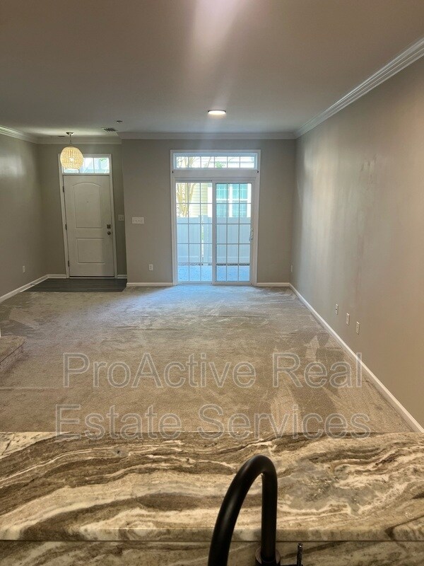 Building Photo - 305 Herons Cove