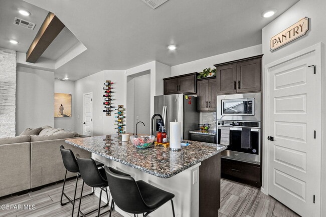 Building Photo - 840 Via Glorieta