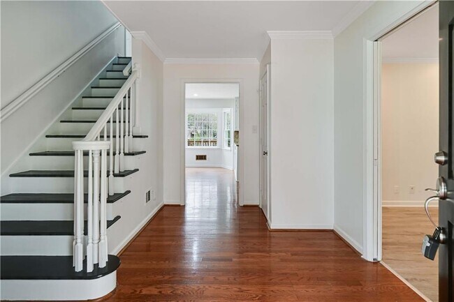 Building Photo - 4711 Nutmeg Way SW